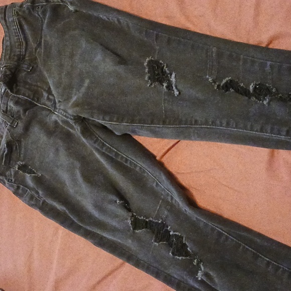 Universal Thread, distressed, high rise, skinny size 4 - Picture 3 of 3